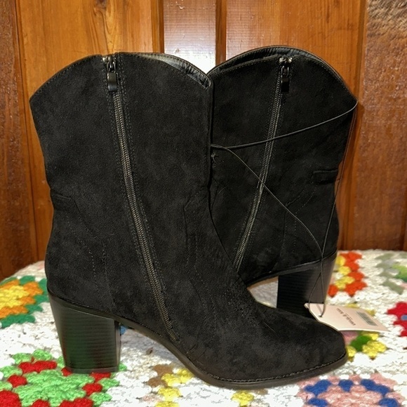 NWT Olivia & Kate Boots Size 9 - Picture 7 of 10